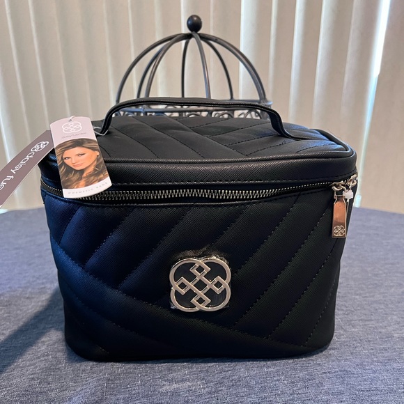 Daisy Fuentes Handbags - Daisy Fuentes Travel Bag  Black Quilted with Gold Emblem  Zipper Closure